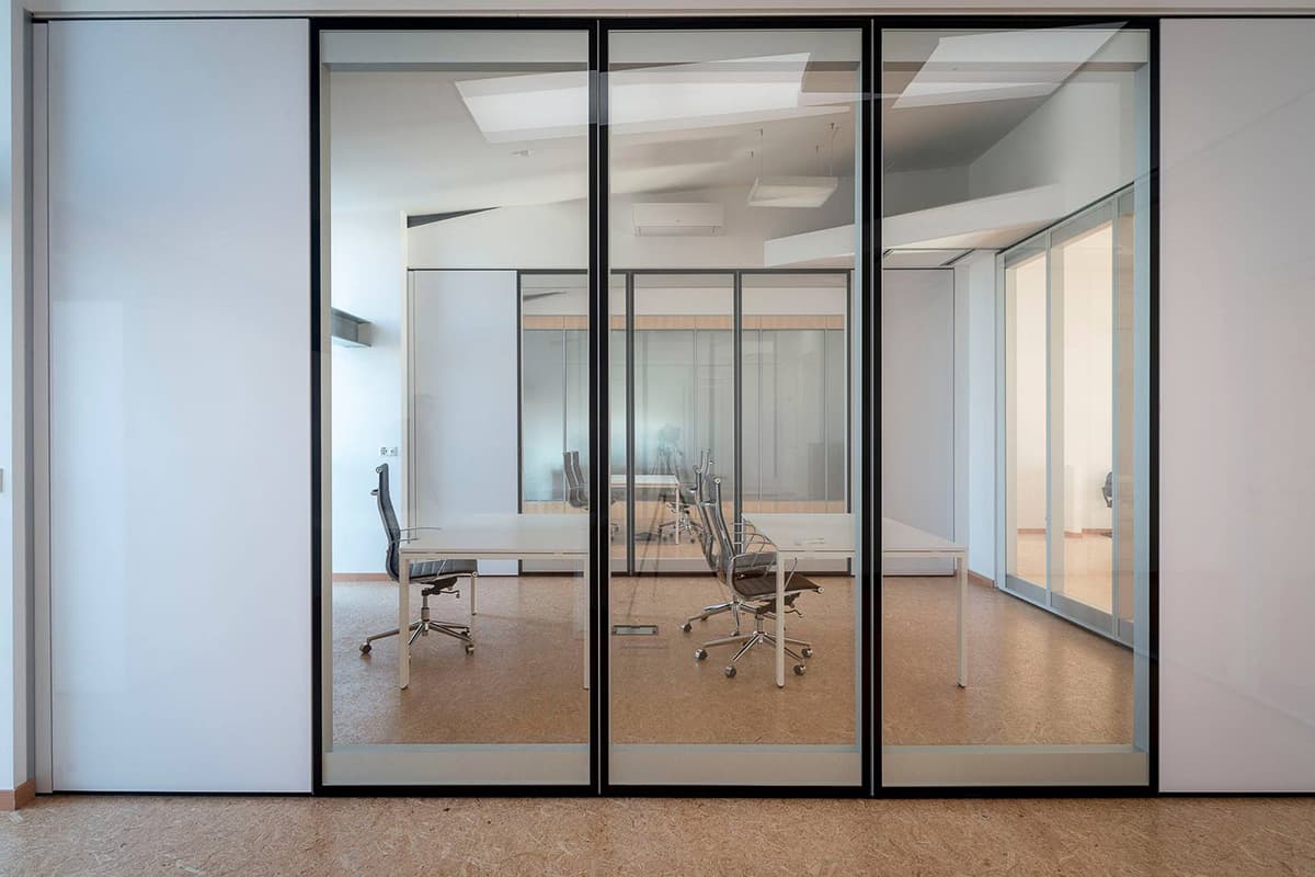 Glastrennwände Krefeld von Glasbau West: Maßarbeit in Glas