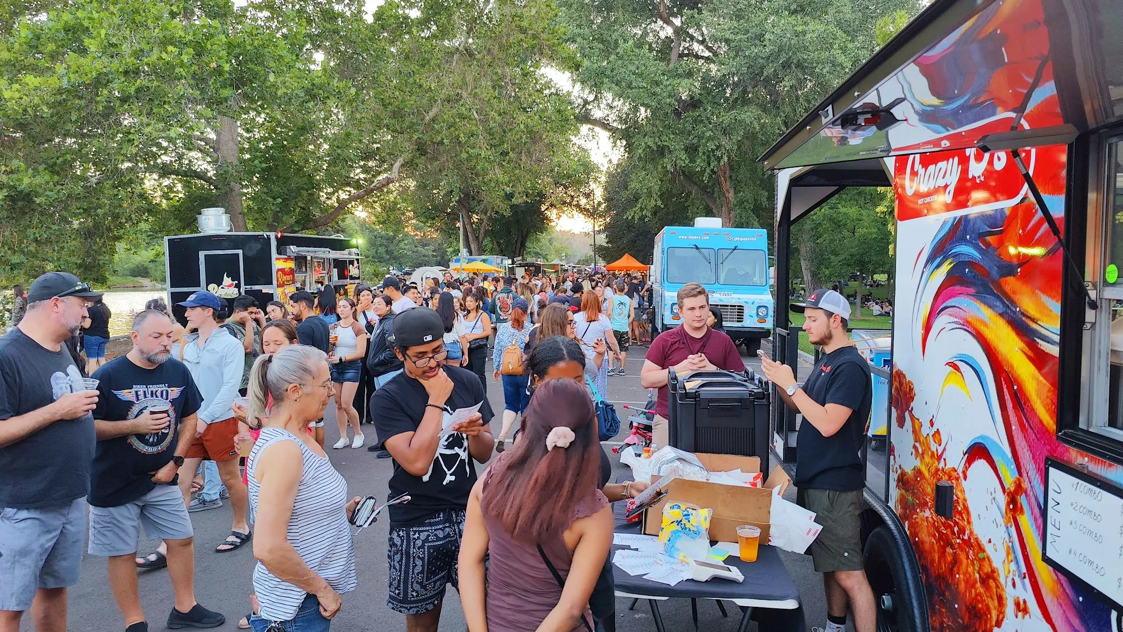 Feiere stilvoll mit Foodtruck mieten Münster – Burger & mehr